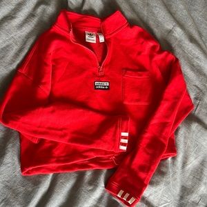 Cropped Adidas sweatshirt